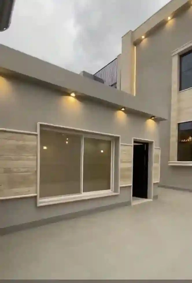 معلم دهان خارجي يعمل في منطقة شمال الرياض